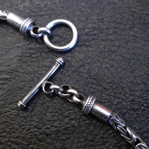 18" Sterling Silver (Stamped 925) Byzantine Chain with Toggle Closure - Picture 5 of 8